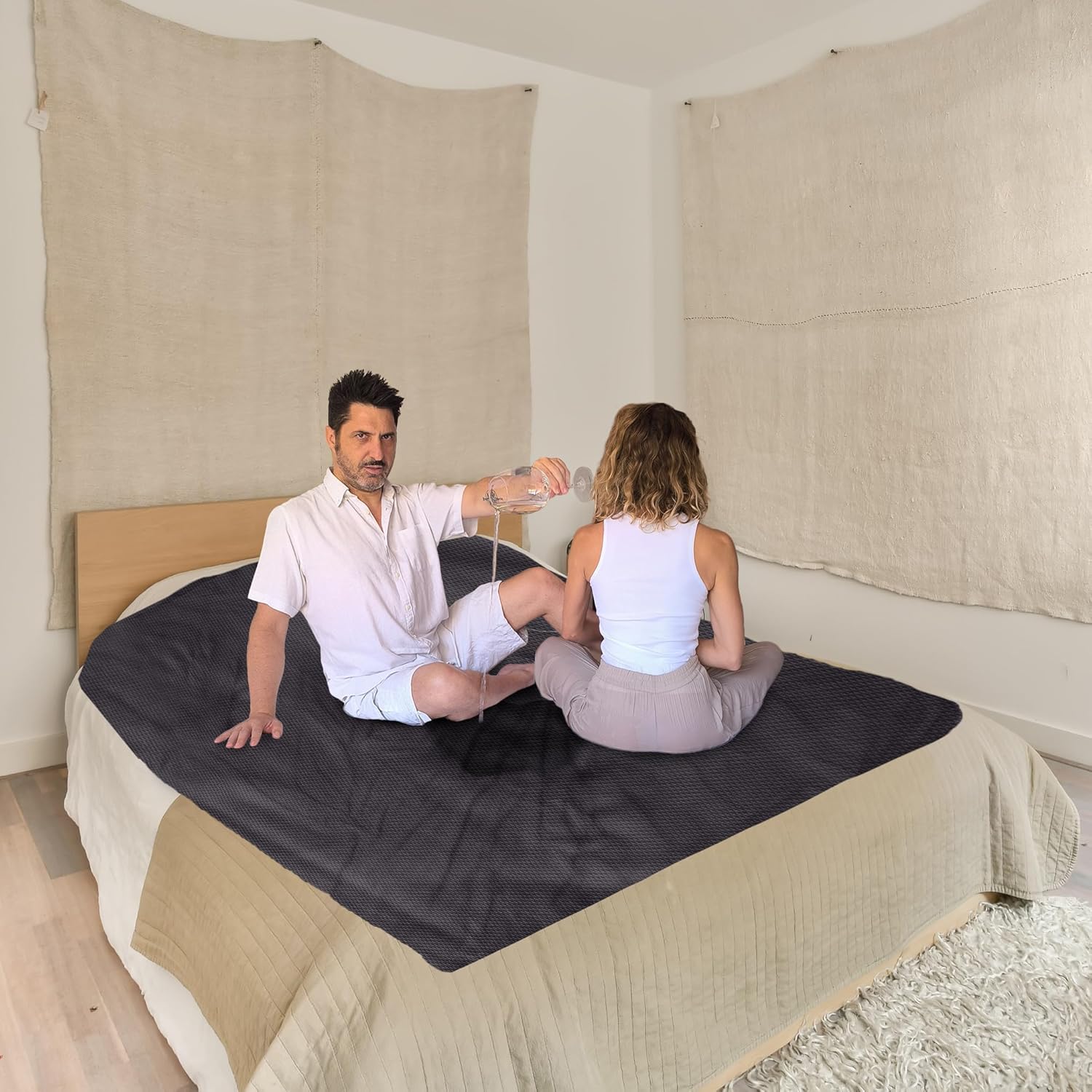Read more about the article Waterproof Blanket for Bed Intimacy